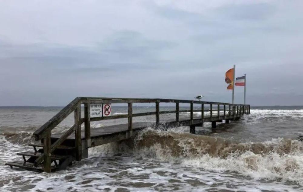 Evakuierungen wegen Ostseesturmflut in Dänemark - Warnung vor Katastrophentourismus in Schleswig-Holstein