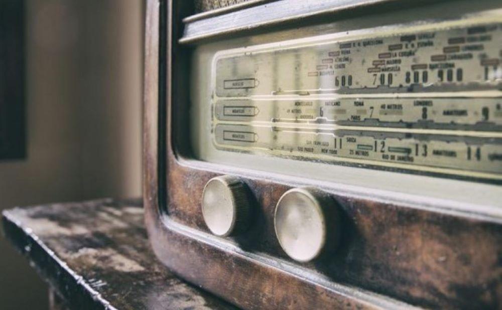 Das Zeitalter des Radios begann am 29. Oktober 1923 mit einer Ansage im Stil der Zeit: "Achtung, Achtung!" Das älteste Massenmedium der Welt feiert Geburtstag: Das Radio wird 100