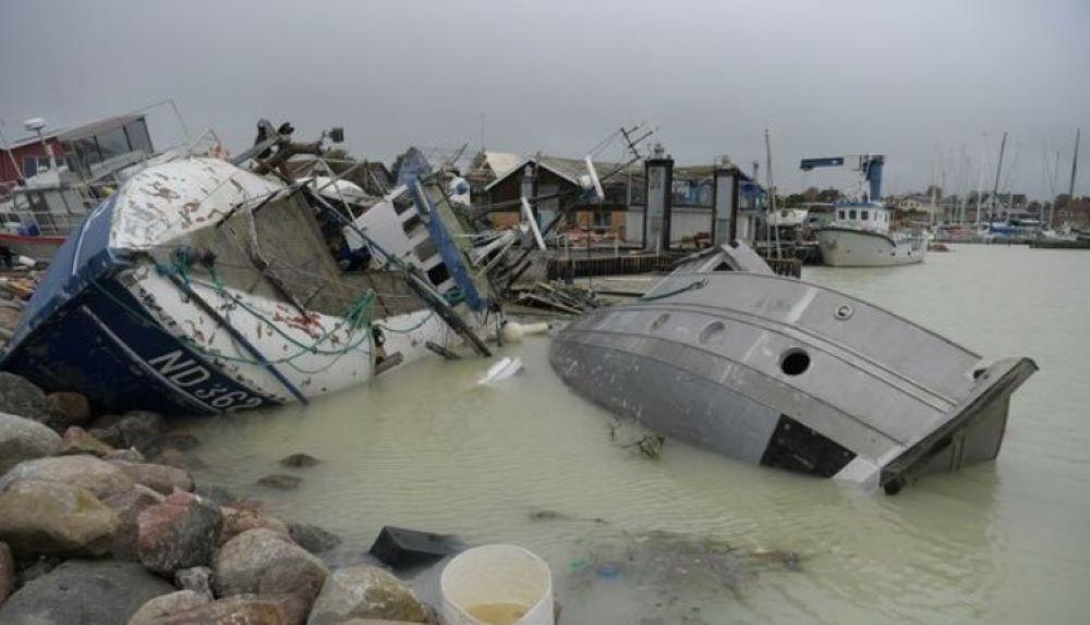 Lage wieder merklich beruhigt - Nach der Sturmflut an der Ostseeküste geht es an die Beseitigung der Schäden