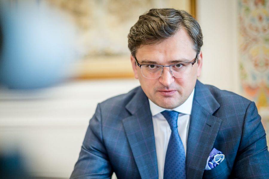Möglichen Friedensgesprächen mit Russland erteilte Kuleba eine Absage Ukrainischer Außenminister Kuleba bittet um "mehr Vertrauen" in sein Land