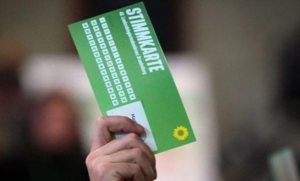 Die Bundesdelegiertenkonferenz der Grünen hat Maximalforderungen der Grünen Jugend in der Flüchtlingspolitik eine Absage erteilt. Die Parlamentarische Geschäftsführerin der Bundestagsfraktion, Irene Mihalic, betont aber, dass diese weiter für humane Lösungen eintreten werde. Die Bundesdelegierten lehnten Vorstoß der Nachwuchsorganisation der Grünen ab