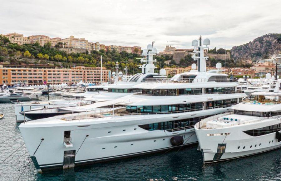 Superyachten auf der Yachtmesse in Monaco