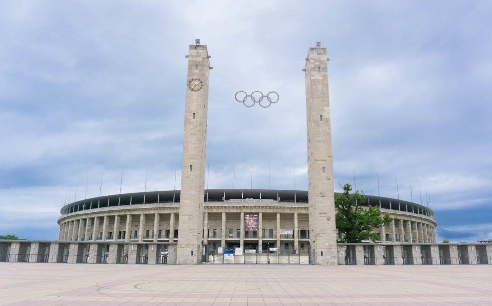 Berlin könne als Austragungsort der Olympischen Spiele 2036 eine Fortsetzung des legendären "Sommermärchens" von 2006 sein "100 Jahre nach den Nazi-Spielen" - Linke und Grüne gegen Olympia in Berlin