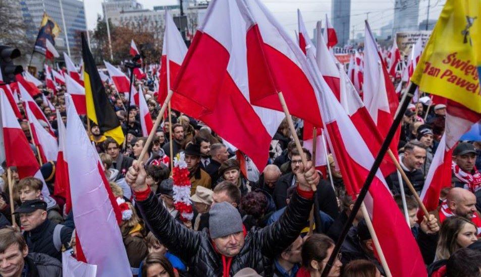 "Wollen uns nicht den Deutschen unterwerfen" - Zehntausende Nationalisten ziehen durch Warschau