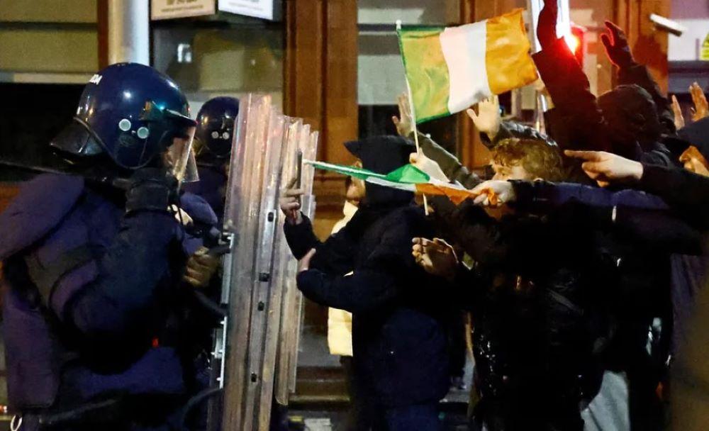 In Dublin kam es zu Zusammenstößen zwischen Randalierern und der Polizei
