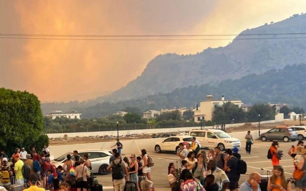 Bilder der Flammen gingen um die Welt - Touristenandrang auf Rhodos trotz gewaltiger Waldbrände ungebrochen