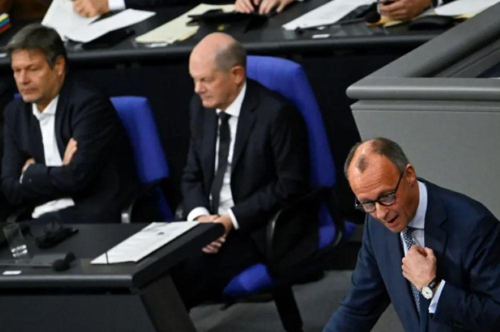 Eine Einigung, wenn sie denn überhaupt von beiden Seiten ernsthaft angestrebt wird, ist trotz des Treffens an diesem Freitag in weiter Ferne Unsicherheitsfaktor FDP und Grüne beim Deutschlandpakt - Scholz und Merz sprechen im Kanzleramt über Migration