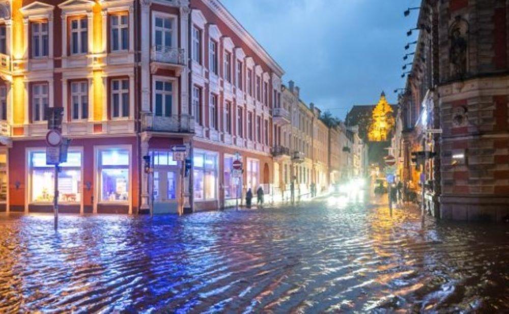 Schleswig-Holstein: Nach Sturmflut in Flensburg ist die Kaipromenade auf 40 Metern abgerutscht