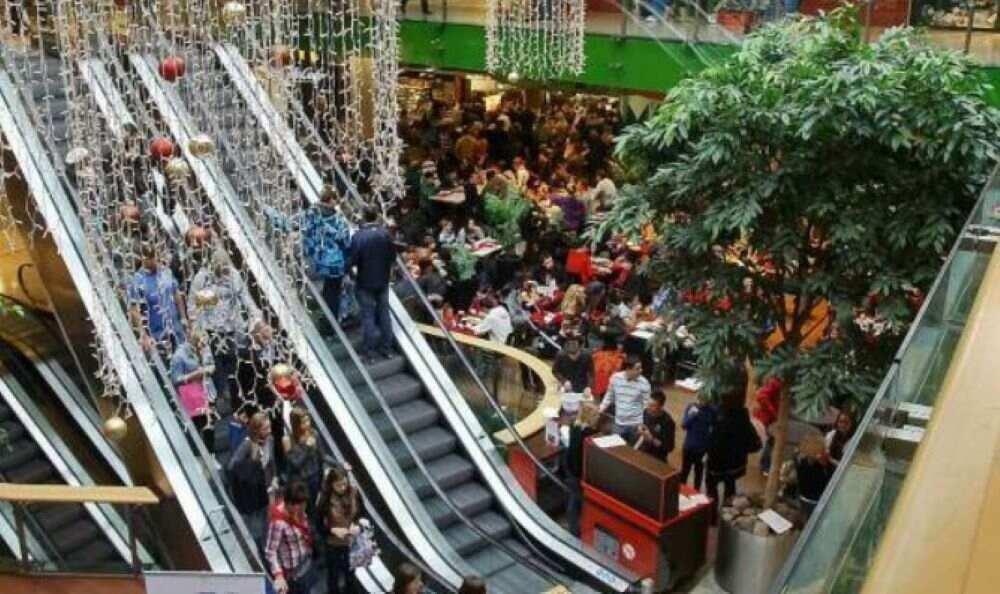 Hoffnung, Hoffnung, Hoffnung - so lautet die Devise der Einzelhändler nicht nur bis Ende Dezember. Auch darauf, dass die Inflation 2024 wieder zurückgeht und sich die Lage endlich wieder normalisiert. Der Einzelhandel muss im Weihnachtsgeschäft mit weiteren Hürden rechnen.