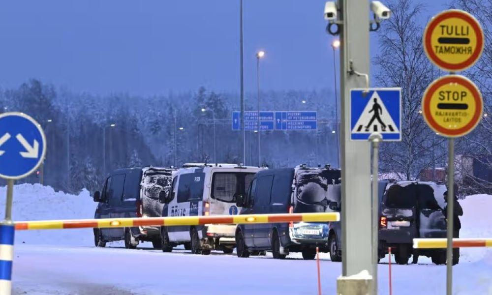 Finnische Polizei am Donnerstag am Grenzkontrollpunkt Vaalimaa zu Russland