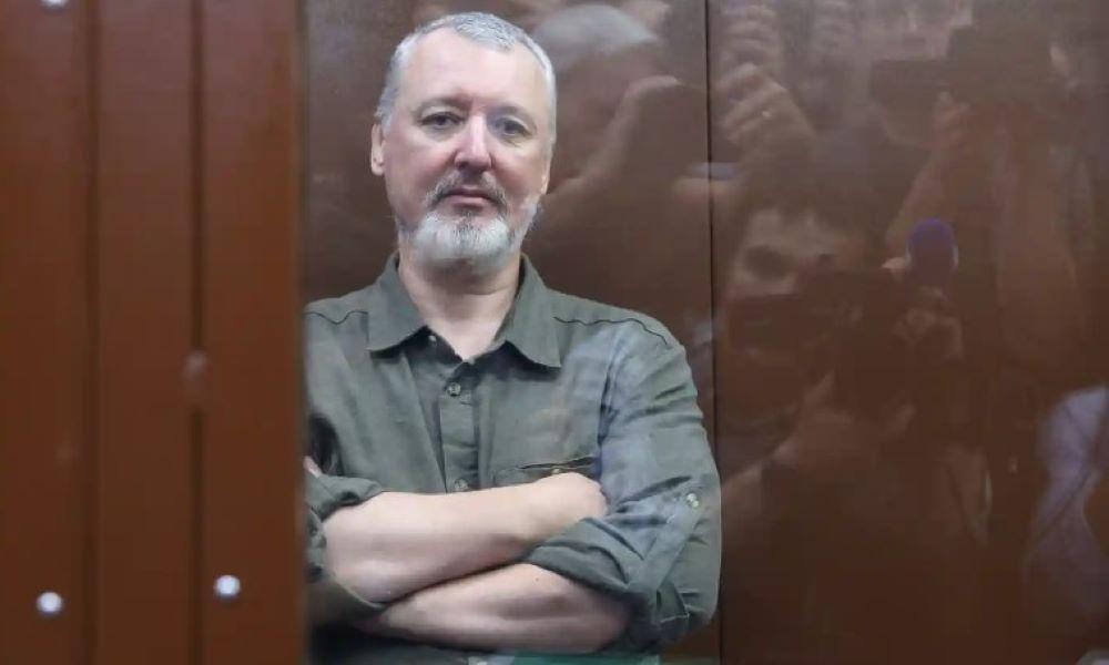 Hunderte Anhänger des inhaftierten früheren ostukrainischen Separatistenführers Igor Girkin haben bei einem Treffen in Moskau dessen Kandidatur für die russische Präsidentschaftswahl im kommenden Jahr unterstützt. Unter den Teilnehmern waren viele Veteranen. Girkin wurde im Juli wegen "öffentlicher Aufrufe zum Extremismus" festgenommen