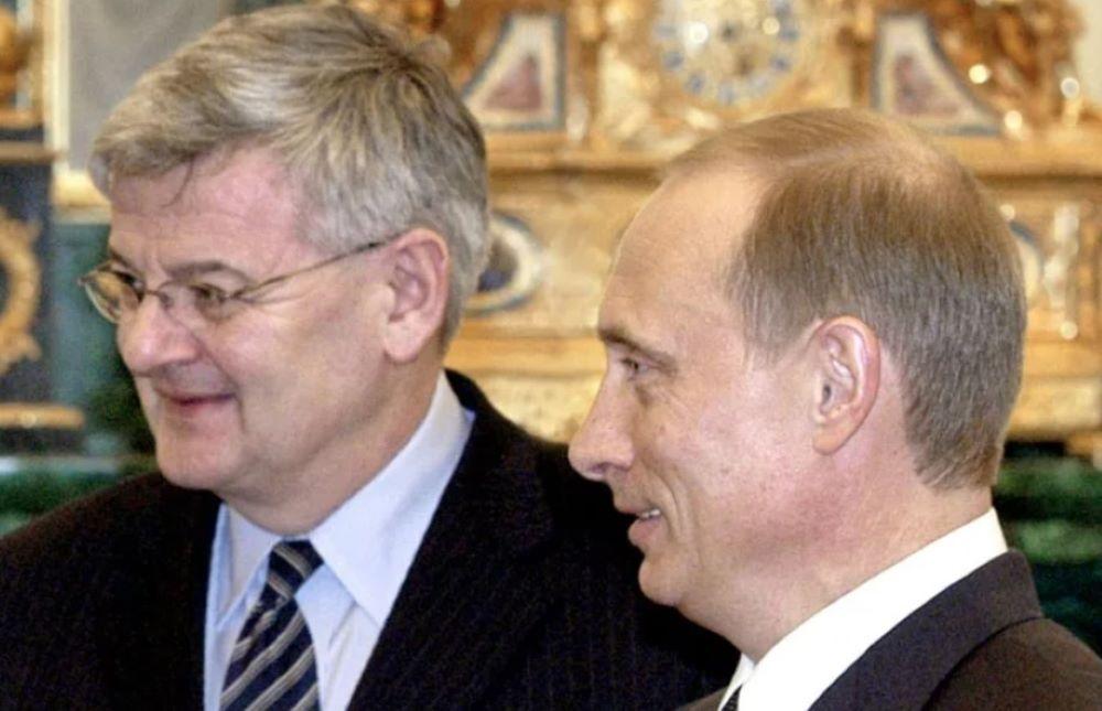 Der frühere Bundesaußenminister Joschka Fischer (Grüne) mit Kreml-Chef Wladimir Putin