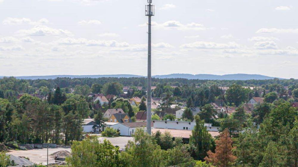 Deutschland hatte lange Zeit vier Handynetze, 2014 übernahm O2 aber den Konkurrenten E-Plus. Die Zusammenlegung der Netze erfolgte schrittweise bis 2016. Danach waren es nur noch drei Handynetze, nun sind es wieder vier. Verbraucherschützer werten den Markteinstieg von 1&1 positiv