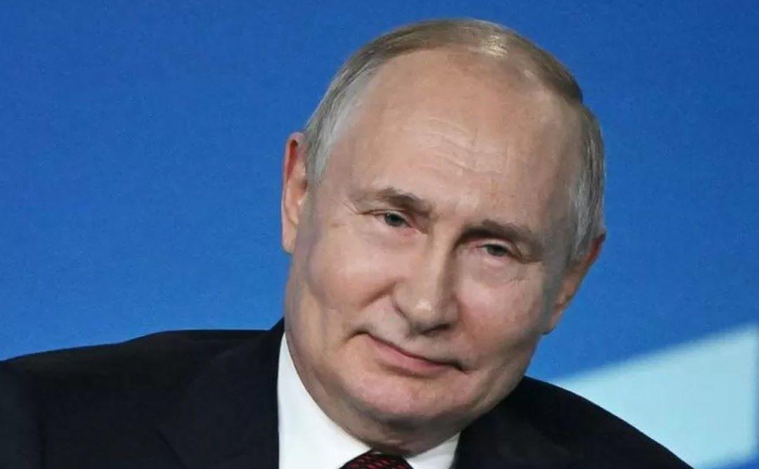 Präsident Wladimir Putin hat eine neue Betreiberstruktur des Flughafens Pulkowo in St. Petersburg angeordnet