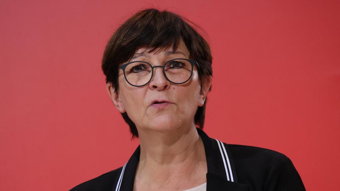 SPD-Vorsitzenden Saskia Esken betonte, die Krisen dauerten an