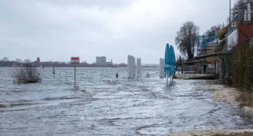 Schwere Sturmfluten an Elbe, Weser und Ems durch Sturmtief "Zoltan" erwartet