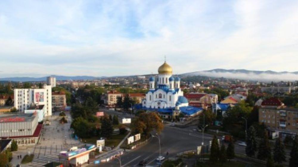 Die Ukraine hat 2022 den Status als Beitrittskandidat erhalten. Ein einstimmiger Beschluss ist nur möglich, wenn kein EU-Mitgliedstaat ein Veto einlegt - und erst vor einigen Tagen drohte der ungarische Regierungschef Viktor Orban mit einer Blockade. In den Dörfern mit ungarischer Bevölkerungsmehrheit in der Region Transkarpatien fühlen sich viele kaum mit dem Krieg verbunden und stehen auf der Seite des ungarischen Regierungschefs. Bodalovo liegt im äußersten Westen der Ukraine