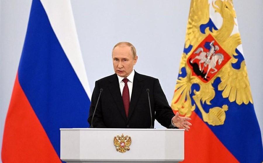 Das Staatsfernsehen zeigt schon seit Tagen Sendungen, in denen Bürger Putin, der seit fast einem Vierteljahrhundert an der Macht ist, zusichern, für ihn zu stimmen. Seine Wiederwahl gilt als gesetzt. Kremlchef Wladimir Putin