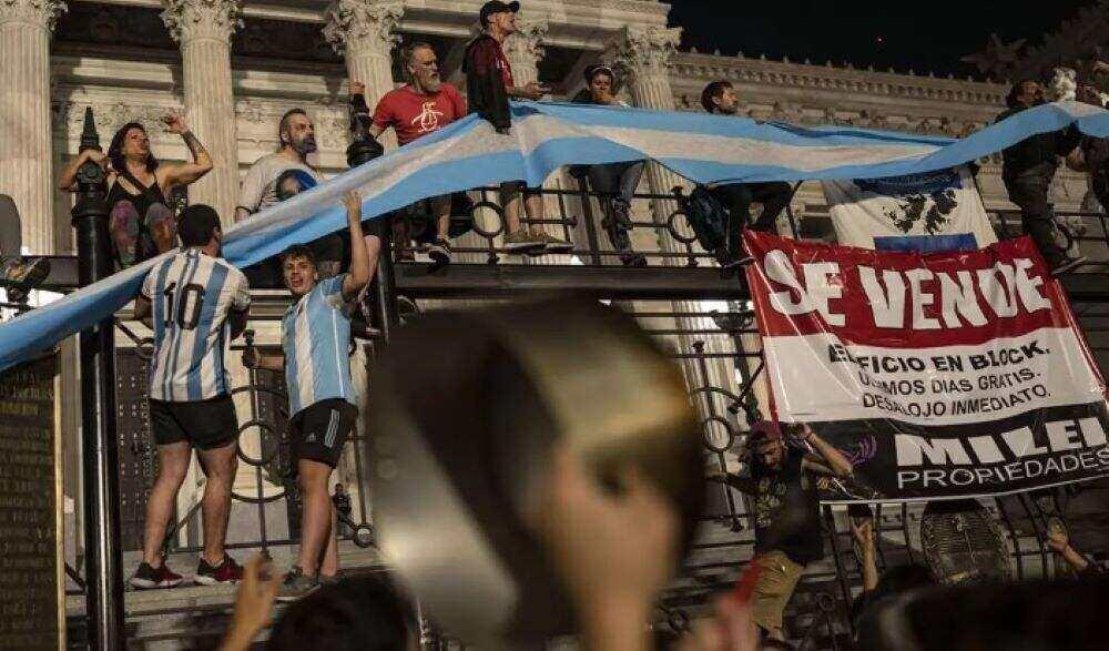 Berichten zufolge müssen mehr als ein Dutzend Sozialorganisationen für die Sicherheitskosten für die Proteste aufkommen