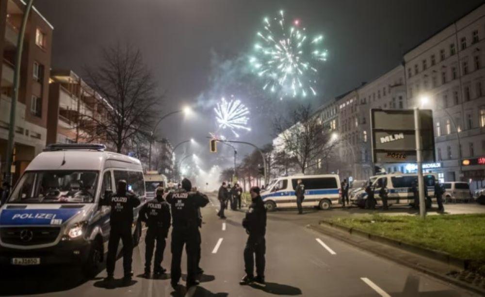 Berliner Polizei am Silvesterabend 2022