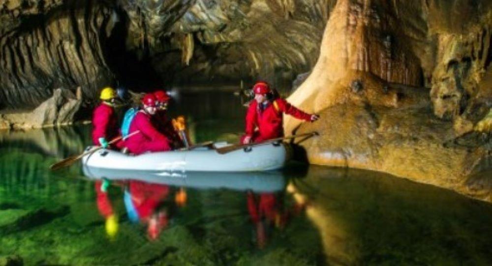 Fünf Menschen in überfluteter Höhle in Slowenien eingeschlossen