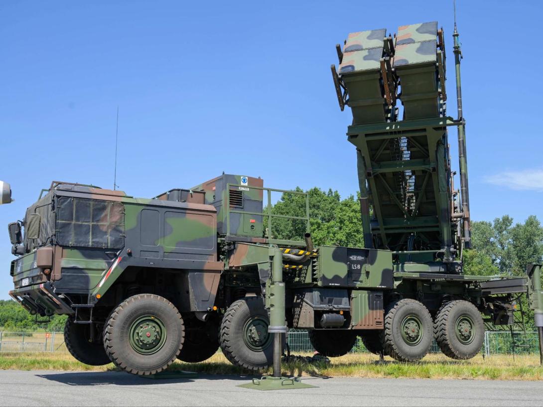 Den Angaben nach ist ein Joint Venture aus dem europäischen Rüstungshersteller MBDA und dem amerikanischen Unternehmen Raytheon für die Produktion verantwortlich. Diese soll im bayerischen Schrobenhausen stattfinden, wo bereits die Wartung der Patriot-Raketen stattfindet. Nato-Länder kaufen bis zu 1000 Patriot-Raketen