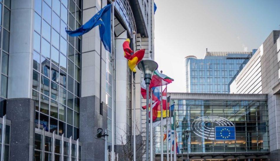 Die seit Jahren diskutierte Reform der europäischen Schuldenregeln hat eine wichtige Hürde genommen: Unterhändler der EU-Staaten und des Europaparlaments einigten sich in der Nacht auf Samstag in Brüssel grundsätzlich auf die neuen Regeln. Durch die EU-Reform soll der Stabilitätspakt modernisiert werden