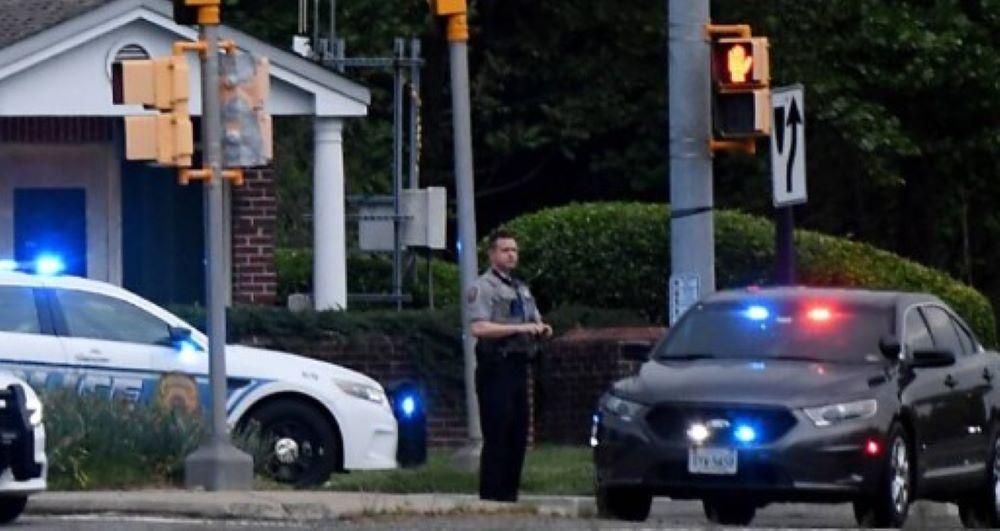 Dieser Vorfall reiht sich in eine erschreckende Serie von Gewalttaten ein, die das Land regelmäßig erschüttern. Die USA haben eine der höchsten Raten von Waffengewalt weltweit, mit leicht zugänglichen Schusswaffen und einer Kultur, die das Recht auf Waffenbesitz tief verwurzelt hat Schreckensnacht in Arkansas: Mehrfachmord im Lebensmittelgeschäft