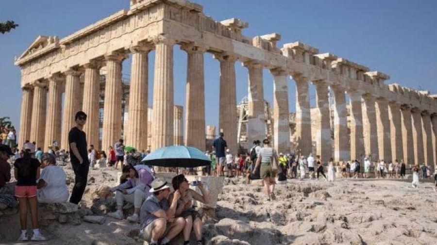 Die extreme Hitze, die Griechenland derzeit erlebt, wird als potenzieller Faktor in einigen dieser tragischen Vorfälle betrachtet Tragödien in Griechenland: Vermisste Touristen und Todesfälle während Hitze-Warnung