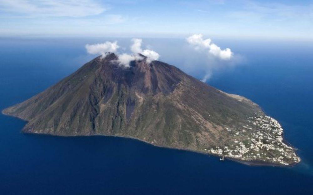 Alarmstufe Rot: Vulkanische Aktivität auf Stromboli und Ätna bedroht Anwohner und Touristen