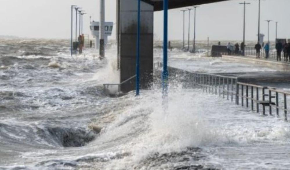 Extreme Wetterlage in Deutschland: Sturmflut überflutet Hamburger Fischmarkt