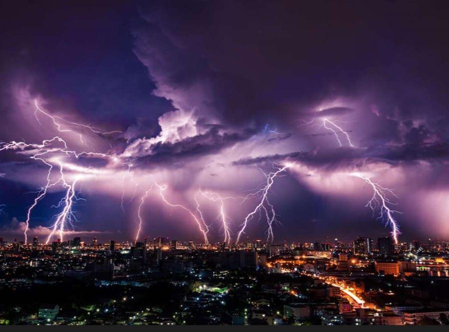 Gewitter-Chaos in NRW: Blitzschläge, Überschwemmungen und volle Keller